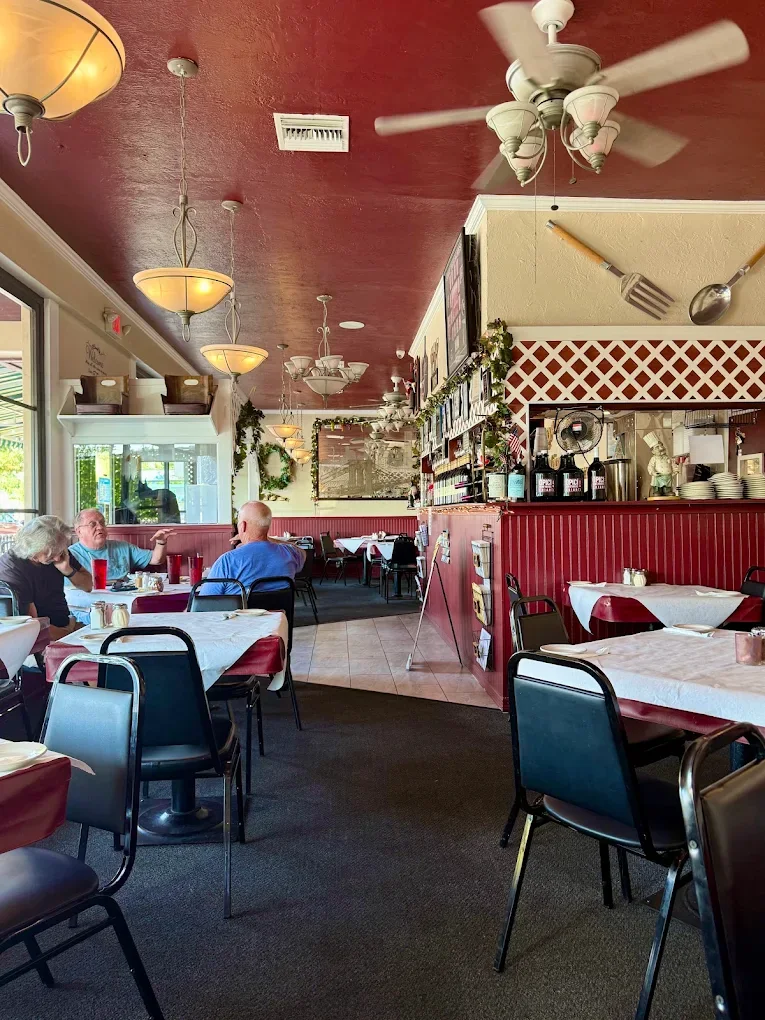 Papa Joe's dining room on Cape Coral Parkway